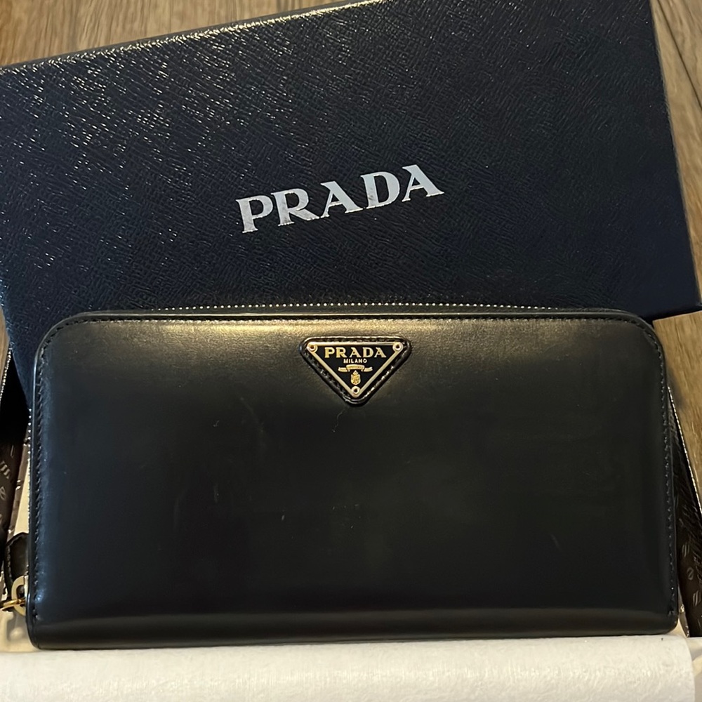Prada Wallet Authentic